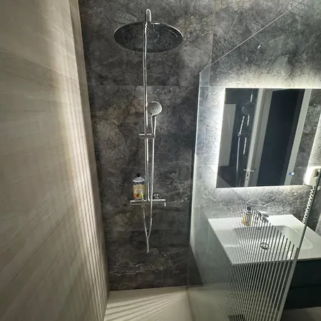 Апартаменти Awesome Place In Exigent Plaza Romania Faza 5 *